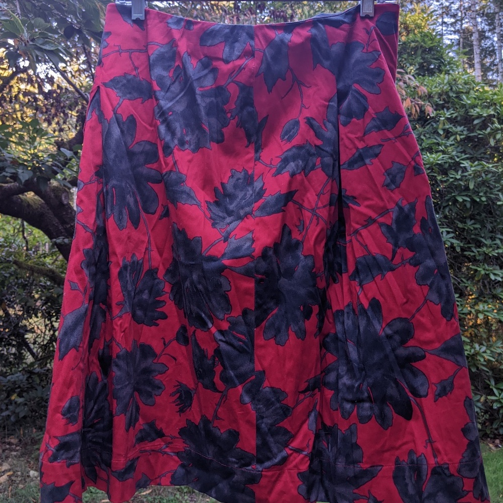 INC Stretch International Concepts Skirt Red and Black Floral Size 10
